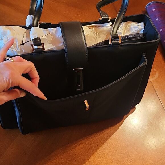 NEW DKNY Fabric Medium Travel Tote Tablet Bag Purse, Black & Silver Closure - Picture 4 of 16